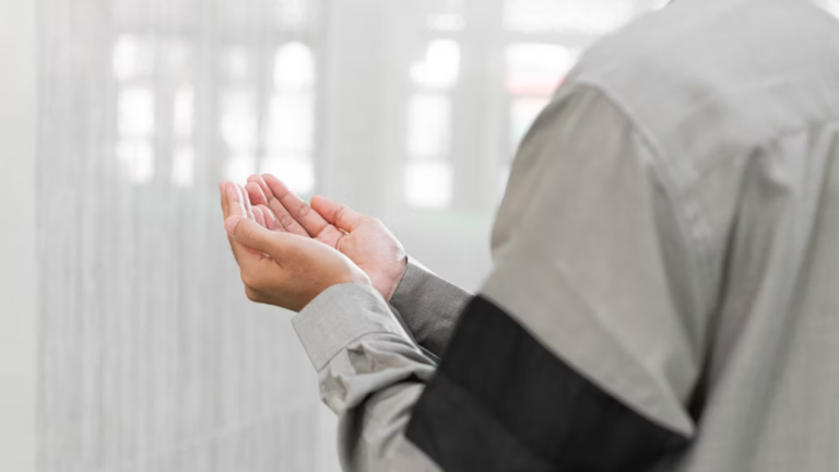 Kumpulan Doa Setelah Sholat Fardhu, Sempurnakan Sholat!